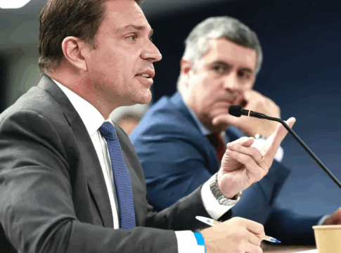 Moraes determina prisão de Alexandre Ramagem, que estaria nos Estados Unidos