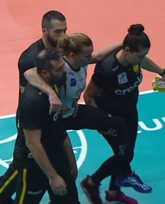 Ponteira do Praia Clube, Payon Caffrey sendo carregada para fora da quadra