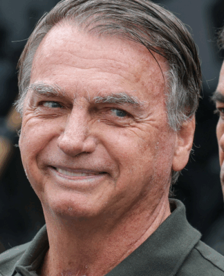 Cirurgia de Bolsonaro termina após três horas e meia