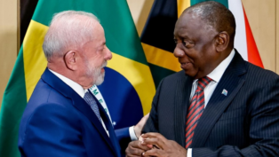 Lula ao lado do presidente da África do Sul, Cyril Ramaphosa