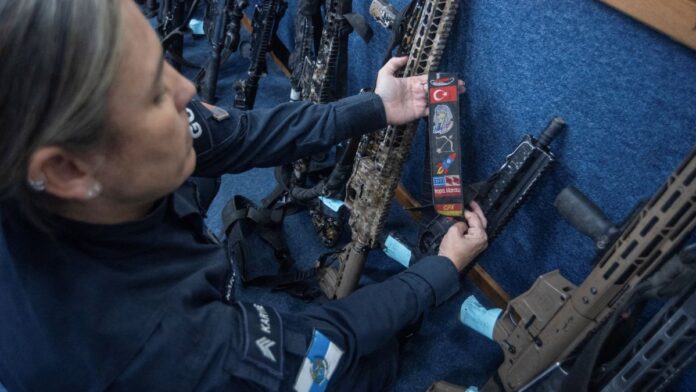 Deputado Alberto Fraga (PL) defende inclusão de prisão perpétua na PEC da Segurança Pública