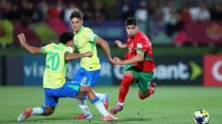 Jogadores do Brasil comemorando o gol da classificação
