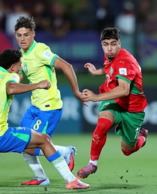 Jogadores do Brasil comemorando o gol da classificação
