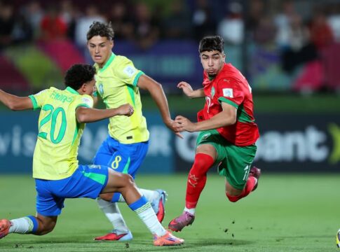 Jogadores do Brasil comemorando o gol da classificação