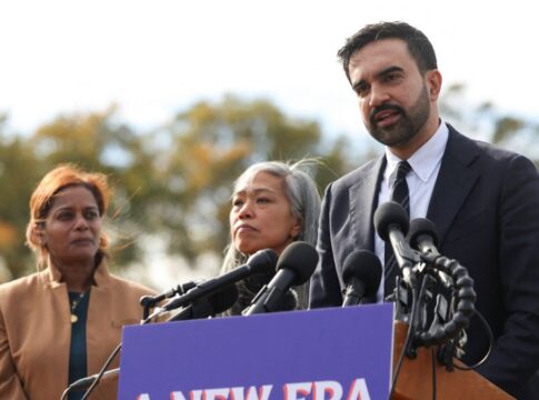 Zohran Mamdani, prefeito eleito de Nova York, durante conferência a céu aberto