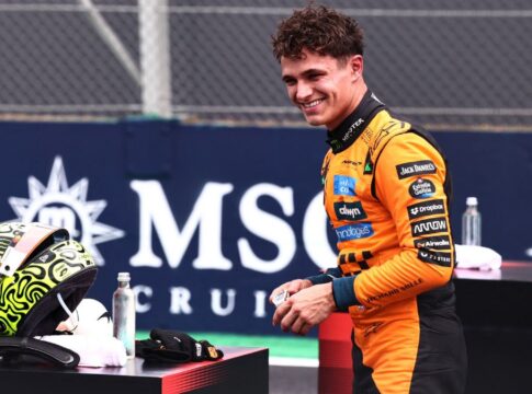 Corredor Lando Norris celebrando liderança no sprit do GP no Brasil