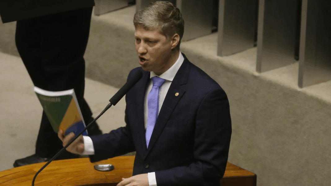 Votação para eleger novo presidente da Câmara dos Deputados, na foto o deputado Marcel Van Hattem, candidato a presidente