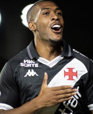 Vasco goleia Inter por 5 a 1 em noite de temporal e complica Colorado na luta contra queda