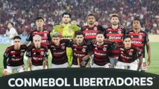 Elenco do Flamengo na foto antes do jogo contra o Racing