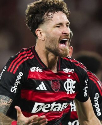Léo Pereira comemora gol pelo Flamengo