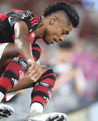 Atacante Bruno Henrique, do Flamengo, comemora seu gol contra o Santos