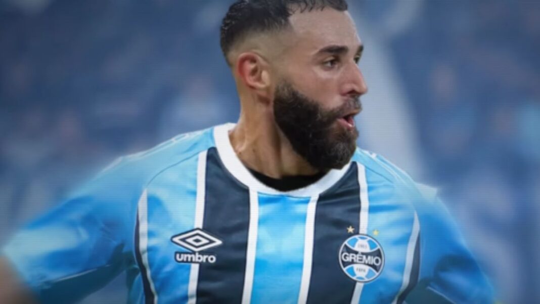 Montagem de Karim Benzema vestindo a camisa do Grêmio