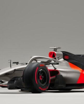 Novo carro da Audi, nas cores prata, vermelho e preto