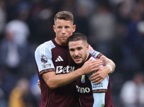 Atletas Ross Barkley e Emiliano Buendía, do Aston Villa