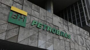Fachada com o logo e o nome Petrobras