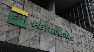 Fachada com o logo e o nome Petrobras
