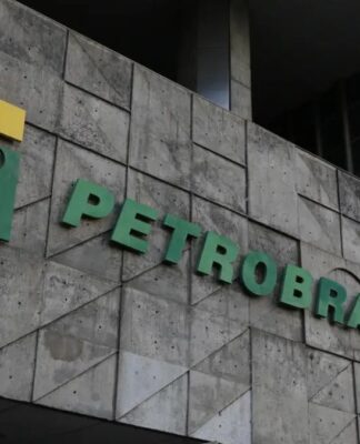 Fachada com o logo e o nome Petrobras