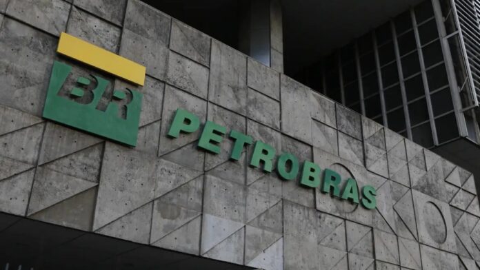 Fachada com o logo e o nome Petrobras