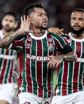 Acosta comemora golaço contra o Flamengo