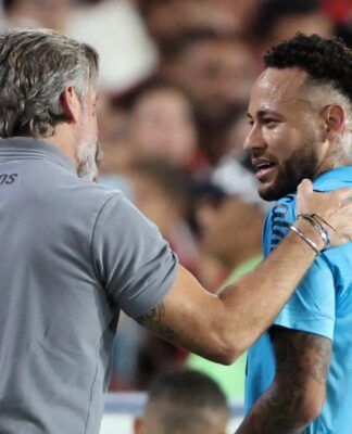 Neymar indignado com membro da comissão técnica do Santos