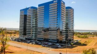 Fachada do prédio que é a sede do BRB, em Brasília