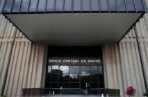 Foto da entrada da sede do Banco Central