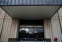 Foto da entrada da sede do Banco Central