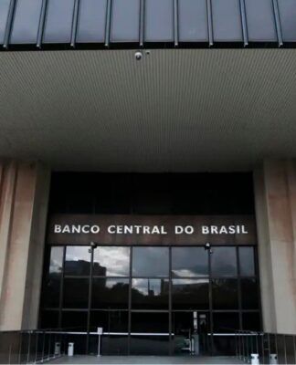 Foto da entrada da sede do Banco Central
