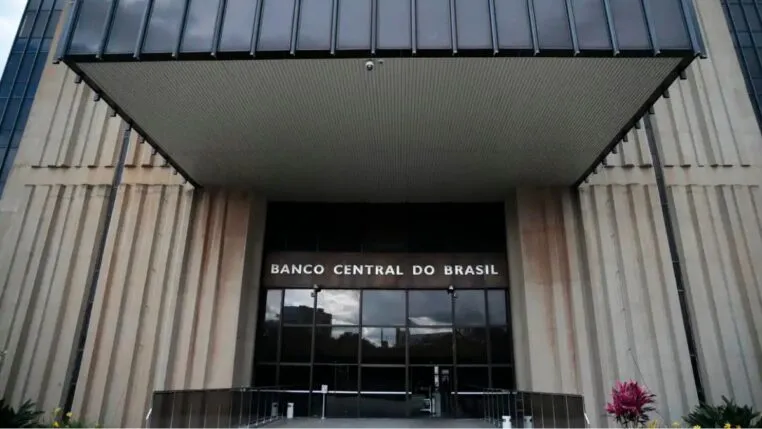 Foto da entrada da sede do Banco Central