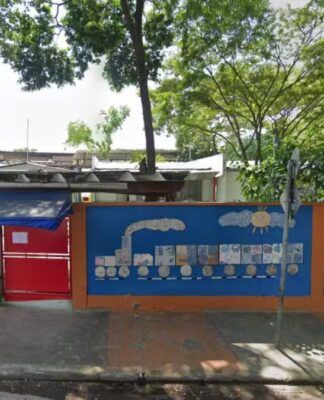 Foto aérea da entrada da EMEI Antônio Bento