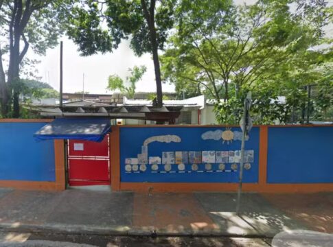 Foto aérea da entrada da EMEI Antônio Bento