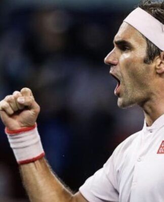 O tenista Roger Federer vibra durante jogo