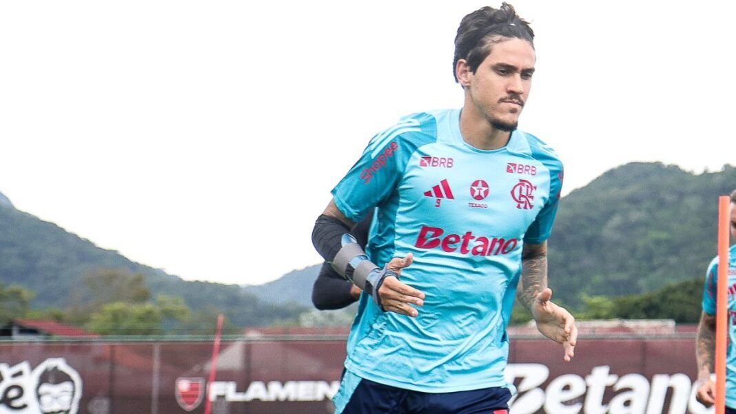 Atacante Pedro durante treinamento no CT do Flamengo