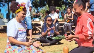 Visita ao Quilombo Cafundó, com imagens de plantas e roupas típicas
