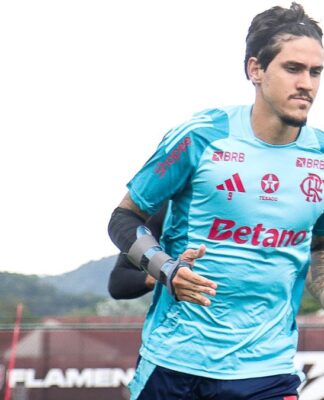 Atacante Pedro durante treinamento no CT do Flamengo