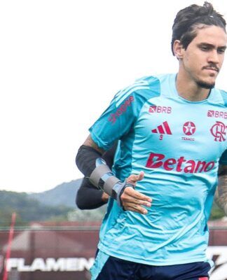 Atacante Pedro durante treinamento no CT do Flamengo
