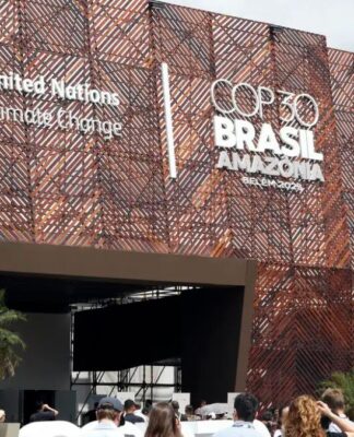 Fachada da entrada principal da COP30, em Belém