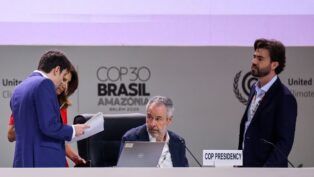 Presidente Corrêa do Lago durante conferência da COP30
