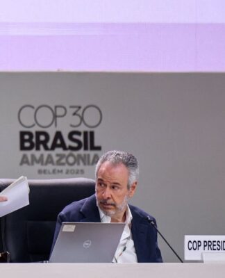 Presidente Corrêa do Lago durante conferência da COP30