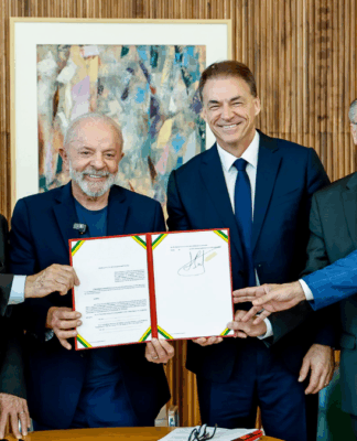 Lula assina decreto que moderniza regras para vales refeição e alimentação; veja o que muda