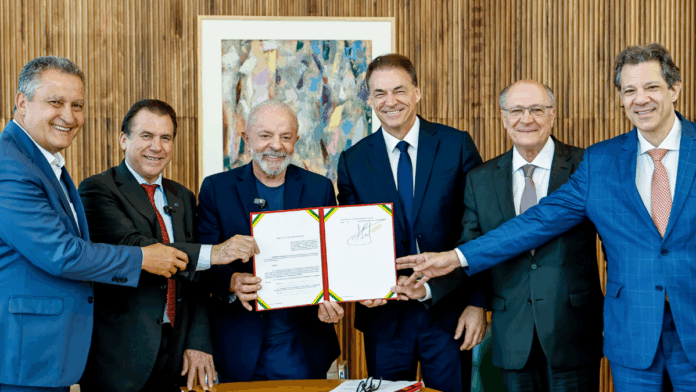 Lula assina decreto que moderniza regras para vales refeição e alimentação; veja o que muda