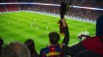 Após 900 dias, Camp Nou reabre parcialmente, recebe 45 mil torcedores e vê Barça assumir a liderança