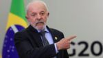 Presidente Lula gesticula enquanto faz discurso no G20