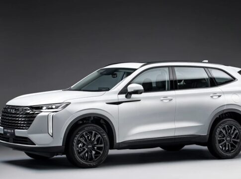 Carro branco, modelo Haval H6, em exposição