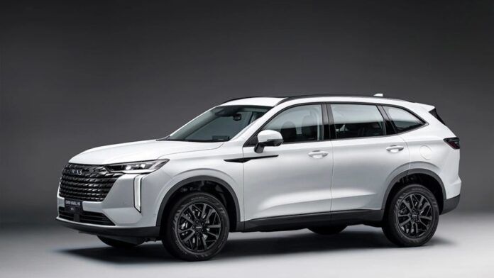 Carro branco, modelo Haval H6, em exposição