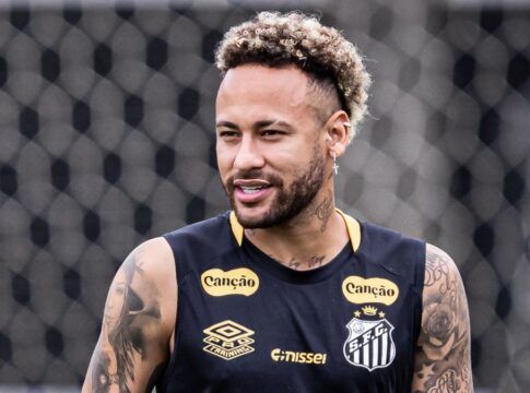 Neymar com uniforme de treino do Santos