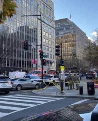 Foto de viaturas próximas ao local do tiroteio