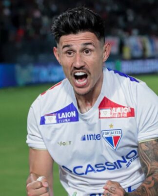 Bareiro comemora gol