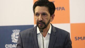 Prefeito Ricardo Nunes fala ao microfone