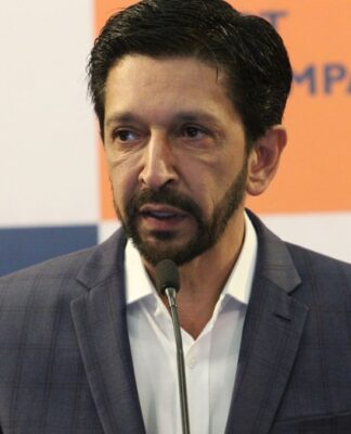 Prefeito Ricardo Nunes fala ao microfone